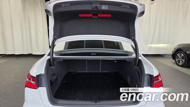 Audi A6 2022 — photo 26