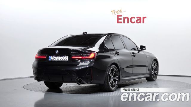 BMW 3-Series 2023 — photo 2
