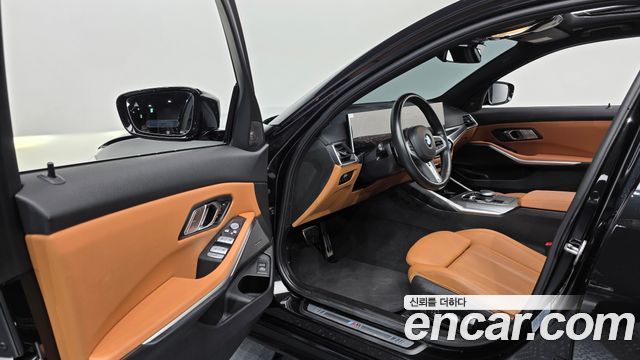 BMW 3-Series 2023 — photo 13