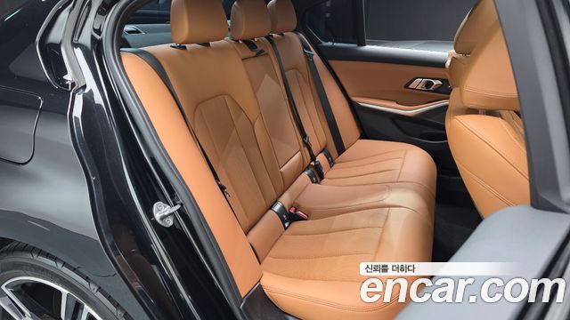BMW 3-Series 2023 — photo 17