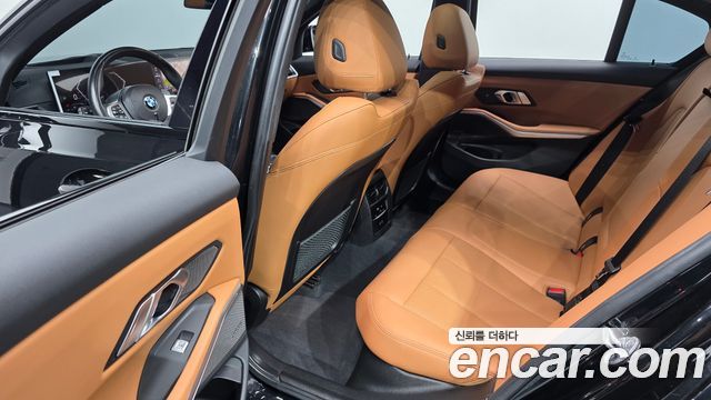 BMW 3-Series 2023 — photo 18