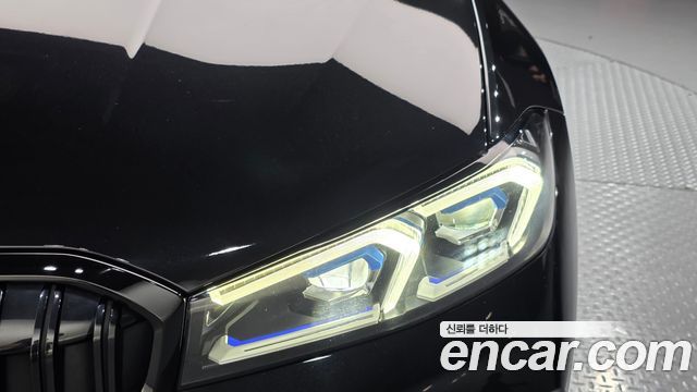 BMW 3-Series 2023 — photo 8