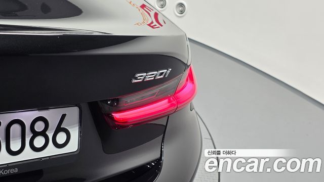 BMW 3-Series 2023 — photo 9