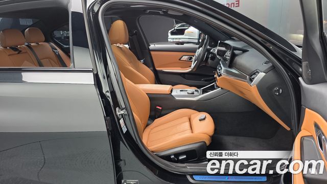 BMW 3-Series 2023 — photo 16