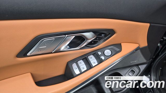BMW 3-Series 2023 — photo 27