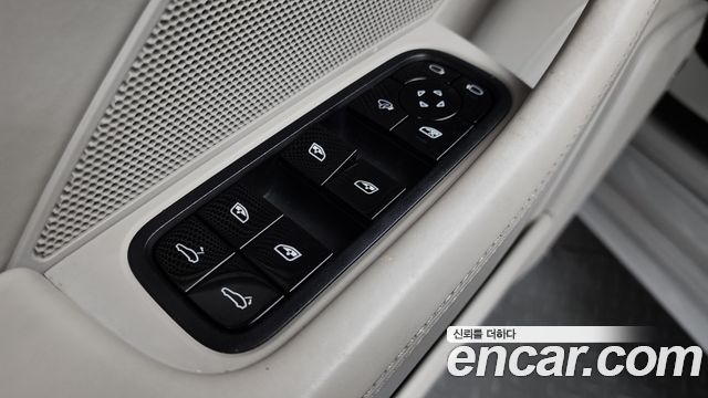 Porsche Panamera 2017 — photo 30