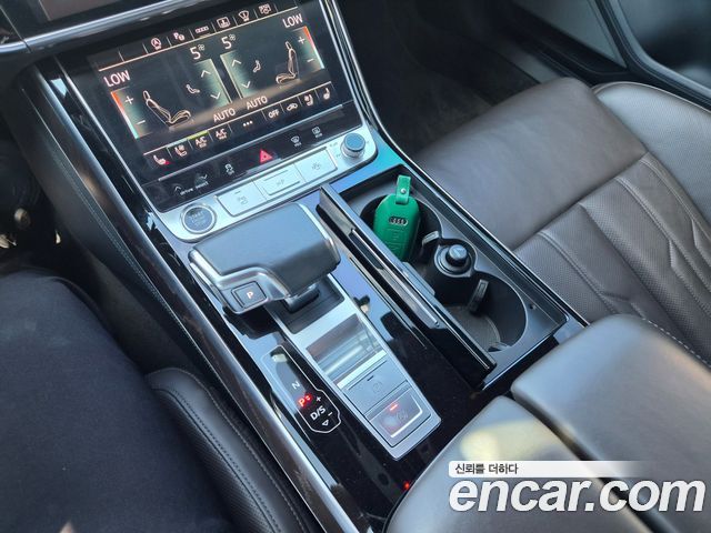 Audi A8 2021 — photo 9