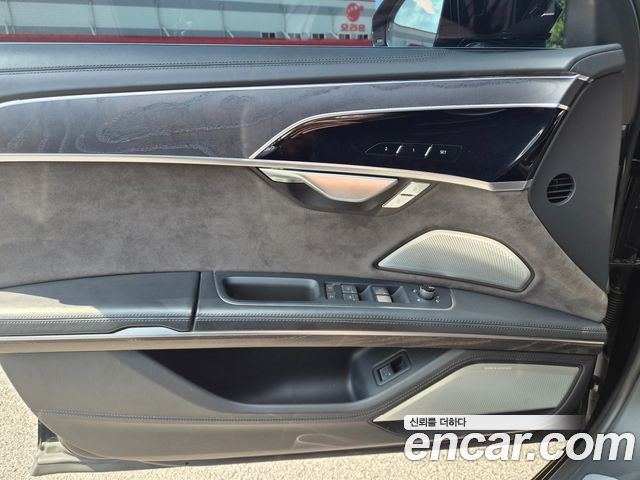 Audi A8 2021 — photo 15
