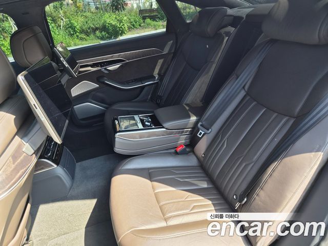 Audi A8 2021 — photo 16