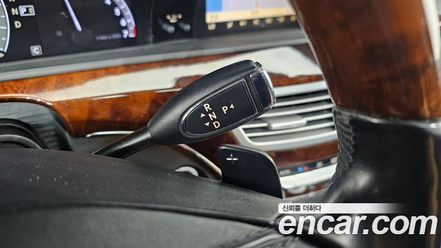 Mercedes-Benz S-Class 2010 — photo 12