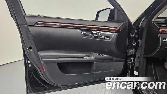 Mercedes-Benz S-Class 2010 — photo 14