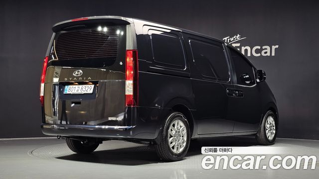 Hyundai Staria 2023 — photo 2