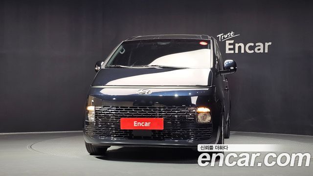 Hyundai Staria 2023 — photo 3