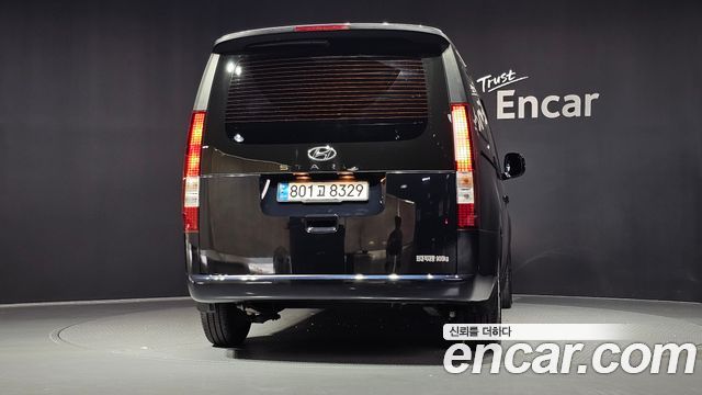 Hyundai Staria 2023 — photo 4