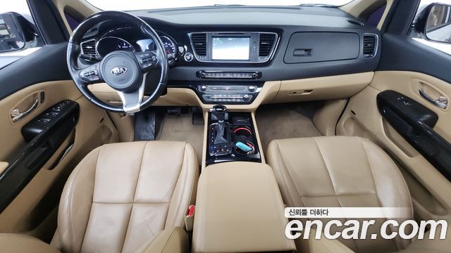 Kia Canival 2016 — photo 10