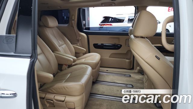 Kia Canival 2016 — photo 17