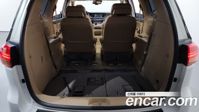 Kia Canival 2016 — photo 26