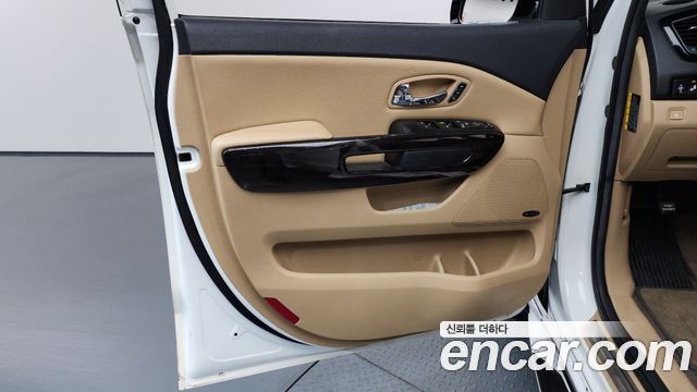 Kia Canival 2016 — photo 14