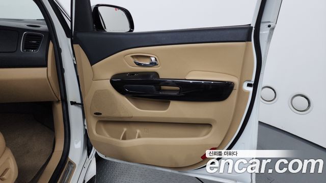 Kia Canival 2016 — photo 15