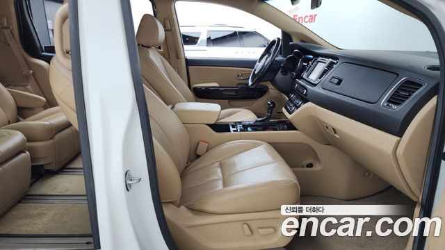 Kia Canival 2016 — photo 16