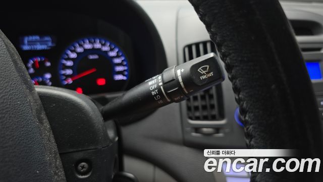 Hyundai AVANTE 2010 — photo 17
