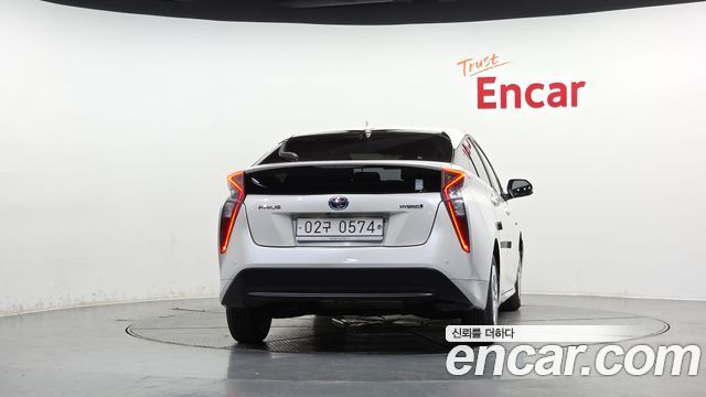 Toyota Prius 2016 — photo 4