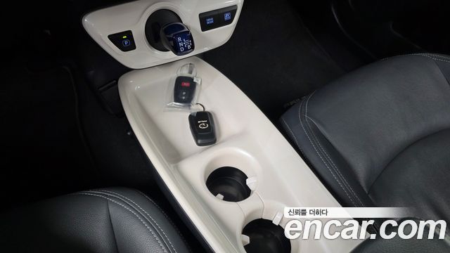 Toyota Prius 2016 — photo 9