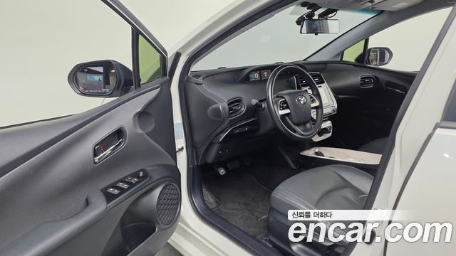 Toyota Prius 2016 — photo 10