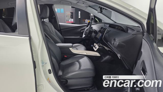 Toyota Prius 2016 — photo 11