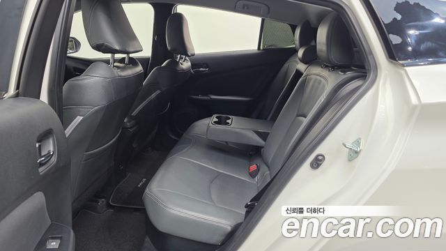Toyota Prius 2016 — photo 12