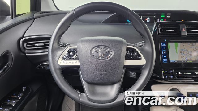 Toyota Prius 2016 — photo 13