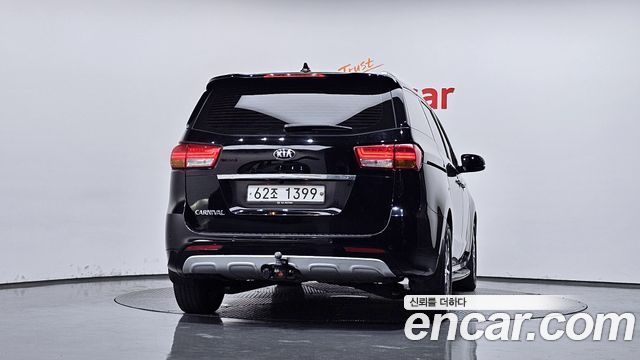 Kia Canival 2018 — photo 4