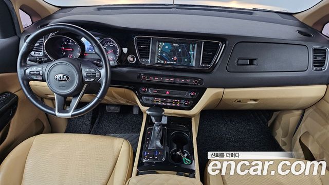 Kia Canival 2018 — photo 10