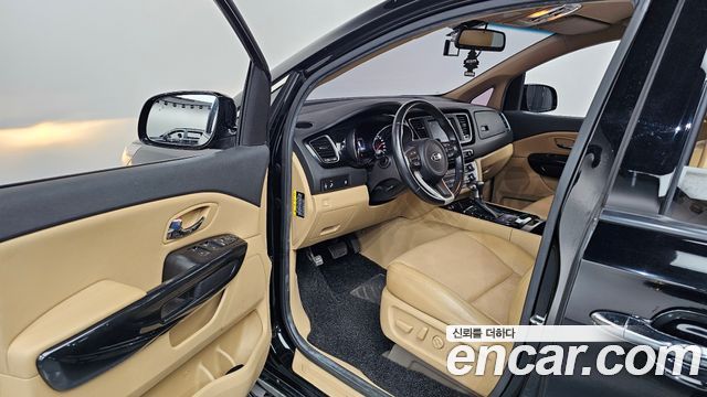 Kia Canival 2018 — photo 13