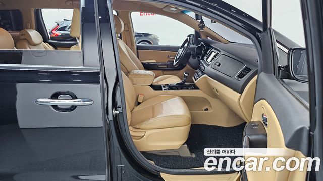 Kia Canival 2018 — photo 16