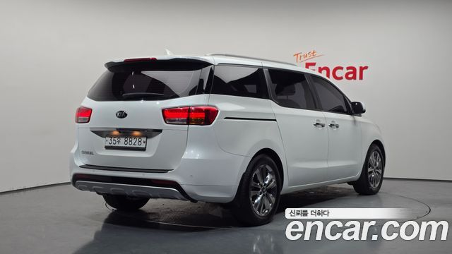 Kia Canival 2015 — photo 2