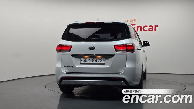 Kia Canival 2015 — photo 4