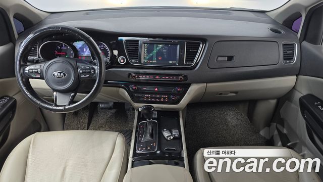 Kia Canival 2015 — photo 7