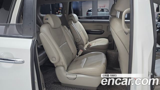 Kia Canival 2015 — photo 11