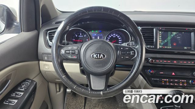 Kia Canival 2015 — photo 12