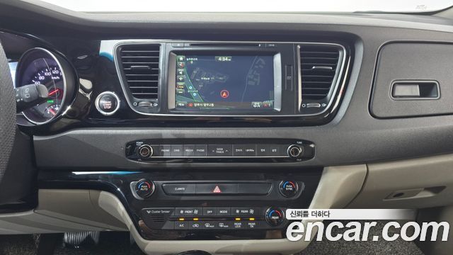 Kia Canival 2015 — photo 13