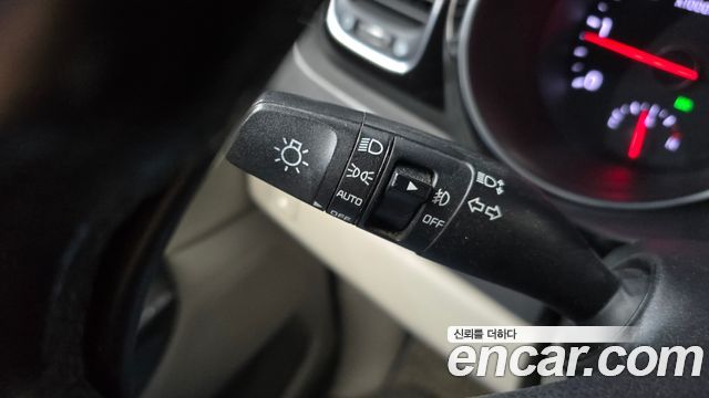 Kia Canival 2015 — photo 17