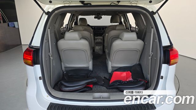 Kia Canival 2015 — photo 20