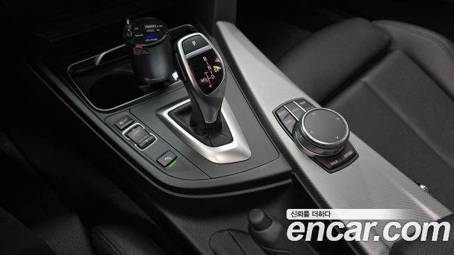 BMW 3-Series 2018 — photo 9