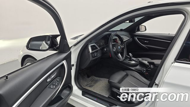 BMW 3-Series 2018 — photo 10