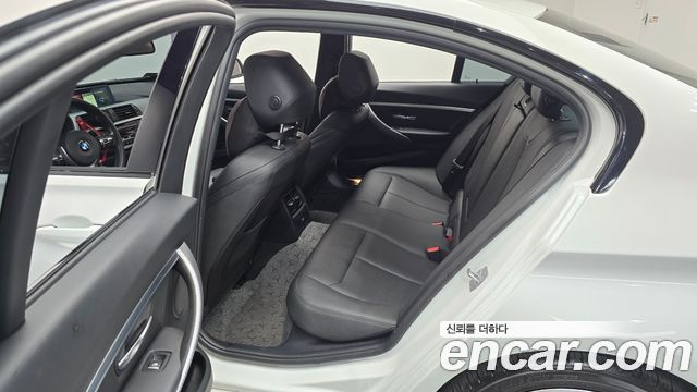BMW 3-Series 2018 — photo 11