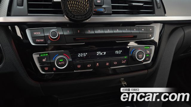 BMW 3-Series 2018 — photo 17