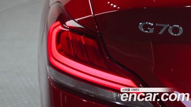 Genesis G70 2018 — photo 9