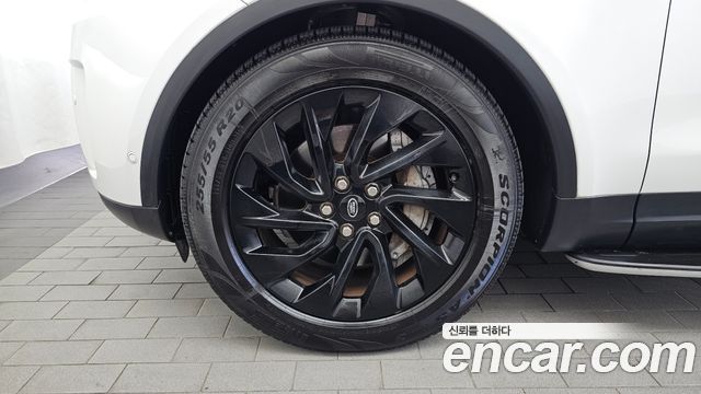 Land Rover Discovery 2022 — photo 5