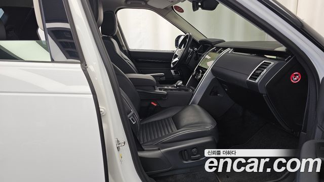 Land Rover Discovery 2022 — photo 17